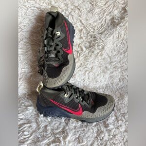 Nike Wildhorse 7 Cargo Khaki Siren Red CZ1856-302 Men’s Trail Sneaker US 6.5